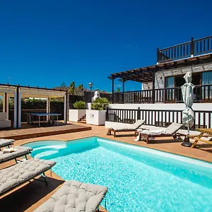 Cavendish With Sea Views And Heatable Pool Close To Flamingo Playa Blanca (Lanzarote)